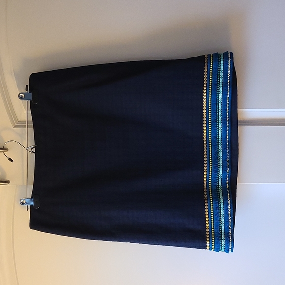 Tweed skirt with fun detail border - Picture 2 of 4